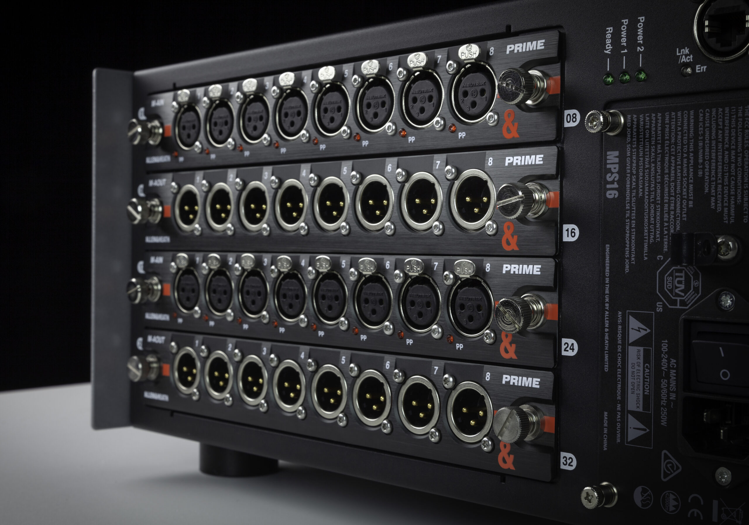 The DX32 modular stageboxes are equipped with several PRIME input and output modules